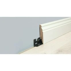 Am billigsten ✔️ BAUHAUS LOGOCLIC Sockelleiste Weiß 2,6 M X 17 Mm X 70 Mm, Profiliert ✔️