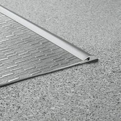 Besorgen 👏 BAUHAUS LOGOCLIC Einfassleiste Grau, 1 M X 26 Mm X 3 Mm, Montageart: Kleben 🎉