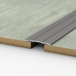 Aktion ⭐ BAUHAUS LOGOCLIC Übergangsprofil 132 Grau Metallic, 1 M X 38 Mm X 2,5 Mm, Montageart: Kleben 😉