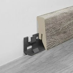 Aktion 🔔 BAUHAUS LOGOCLIC Sockelleiste Cozy Oak 2,6 M X 18 Mm X 50 Mm, Gerade ⭐