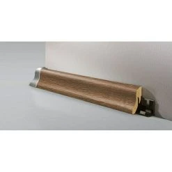 Rabatt 🎉 BAUHAUS LOGOCLIC Sockelleiste K40 Hickory Marsala 2,6 M X 22 Mm X 40 Mm, Geschwungen ⌛